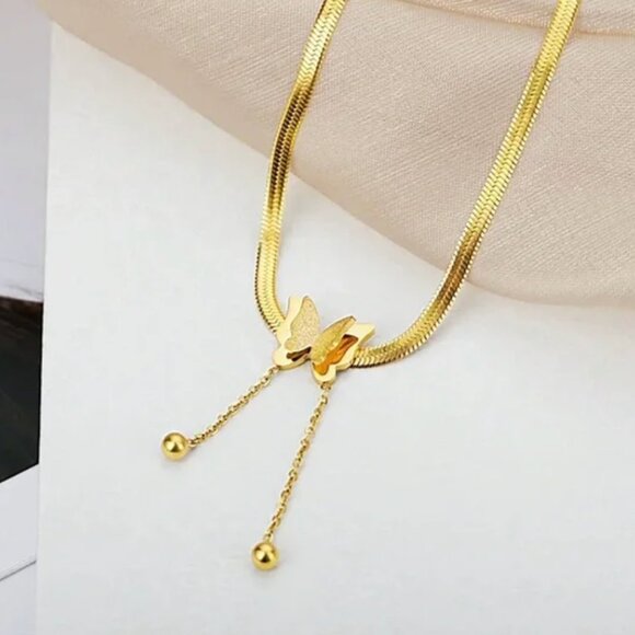 Butterfly Chain Heart Necklace - Picture 2 of 4